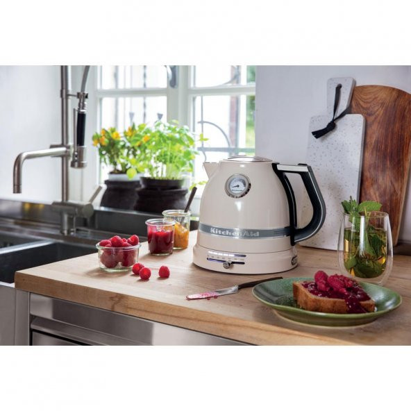 KitchenAid Artisan 5KEK1522EAC Almond Cream 1,5 Litre Kettle - 6