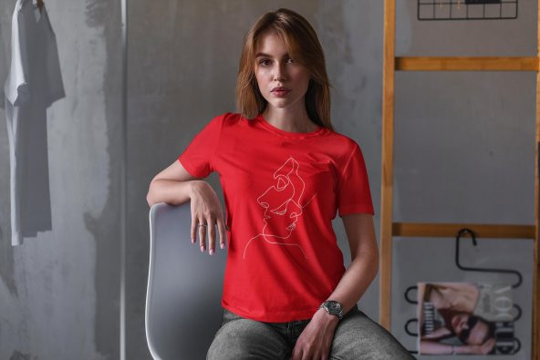 Minimalist Rossian Kırmızı Tişört Unisex - 2
