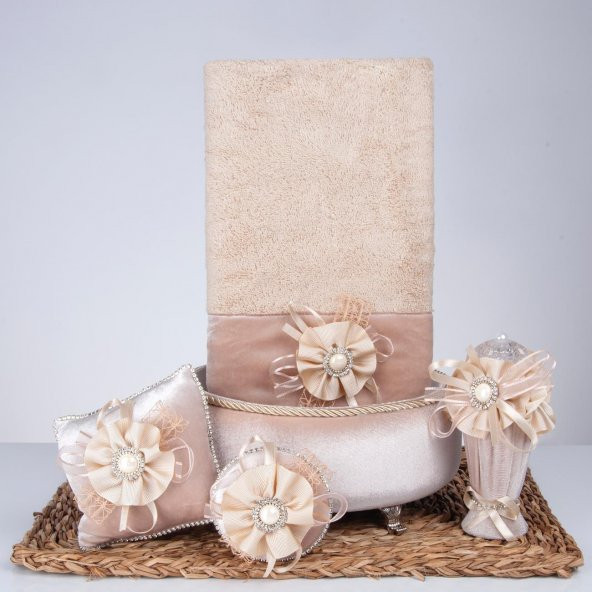 Paradise Havlu + Sepet + Süslü Sabun + Şişe + Lavanta Hediyelik Kutulu 5 Parça Set