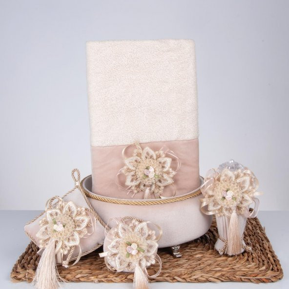 Sweet Havlu + Sepet + Süslü Sabun + Şişe + Lavanta Hediyelik Kutulu 5 Parça Set