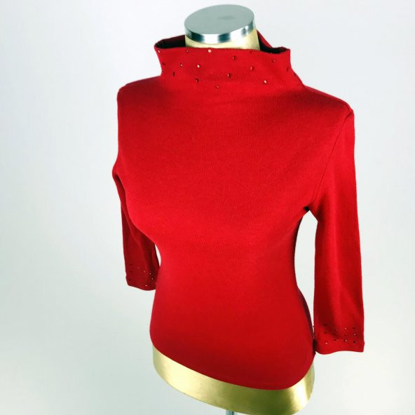 SNY Dik Yaka Boncuk İşlemeli Yünlü Kırmızı Kadın Bluz