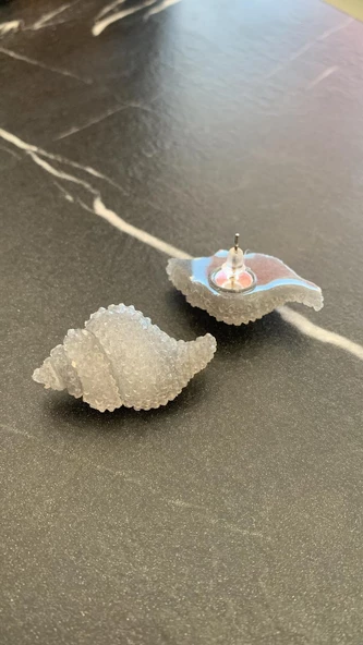 Parlak Gri Renkli İstiridye Şekilli Küpe Gümüş Aksesuarlı El Yapımı Epoksi Hediyelik - Resim 6