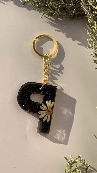P Harfi Siyah Renk Kurutulmuş Sarı Papatya Çiçekli Simli Anahtarlık Gold Aksesuarlı El Yapımı EpoksiEl Yapımı Epoksi - 7