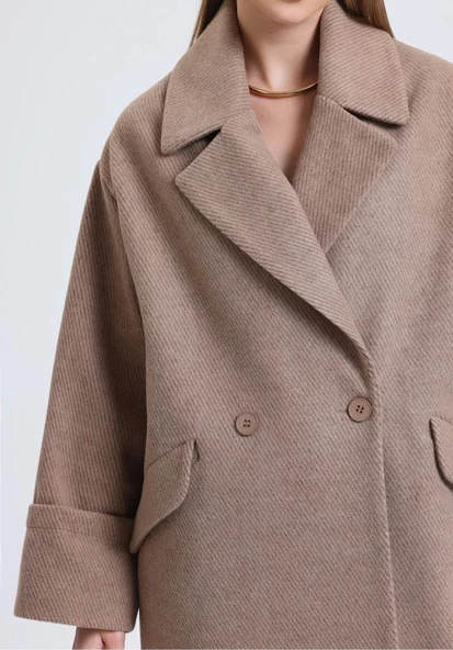 MD trend Kadın Kahve Balıksırtı Desenli Kruvaze Yaka Düğmeli Astarlı Çift Cepli Uzun Oversize Kaşe Kaban