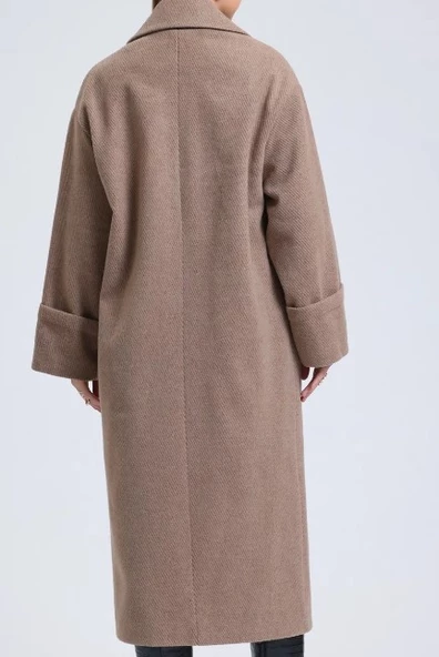 MD trend Kadın Kahve Balıksırtı Desenli Kruvaze Yaka Düğmeli Astarlı Çift Cepli Uzun Oversize Kaşe Kaban - 3