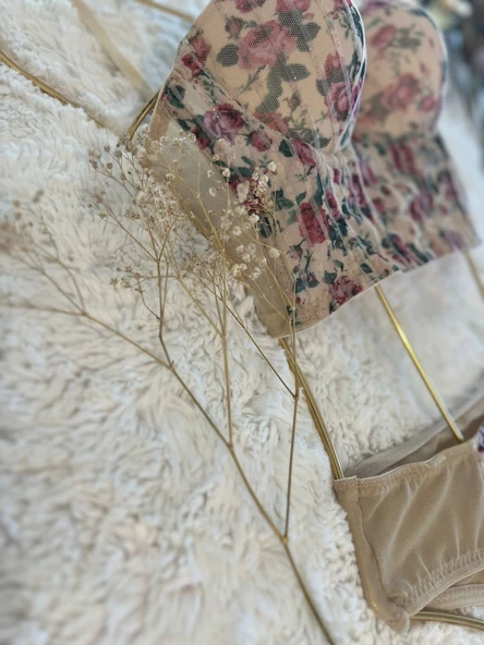 Çiçek Desenli Ekru Bustiyer Takım - 5