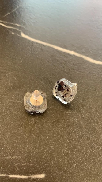 Şeffaf Epoksi İçerisine Siyah Glitterli Gümüş Aksesuarlı Kare Şekil Küpe El Yapımı Epoksi Hediyelik - 2