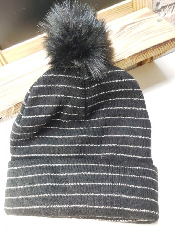 Kadın Siyah Gri  Simli Siyah Ponponlu Bere