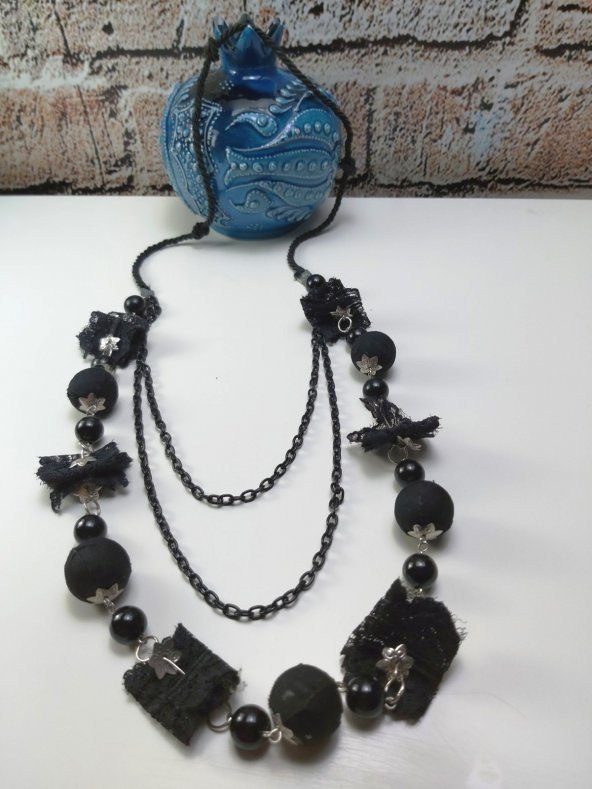 Kadın Siyah Taşlı ve Dantel Detaylı Üçlü Uzun Zincir Kolye