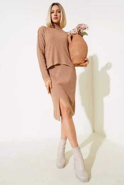 Balıkçı Yaka Midi Etekli Triko Takım Büsküvi