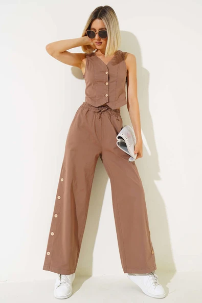 Tahta Düğmeli Yelekli İkili Takım Kahve