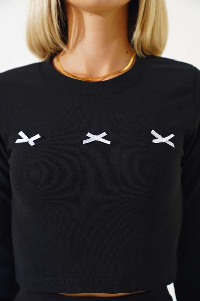 Kurdele Detaylı Bluz Siyah - Resim 4