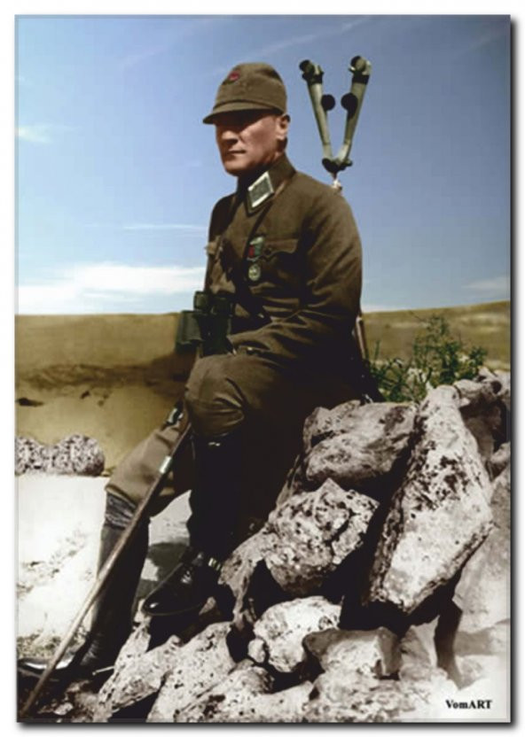 Askeri Kıyafetli Atatürk Kanvas Tablo KA-1020