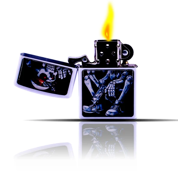 Kafatası Desenli Beyaz Benzinli Çakmak ürün görseli