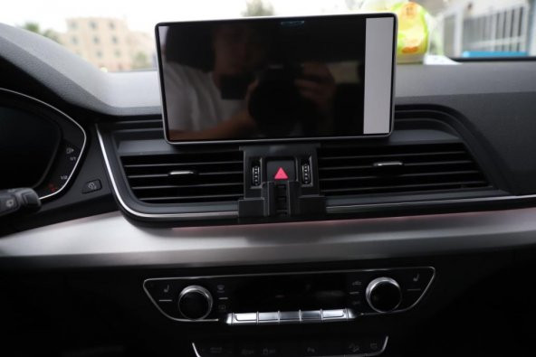 Audi Q3 2019 2020 Model için Özel Telefon Tutucu AU4