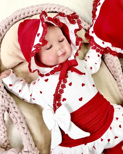 Kalp Desenli Dantel işlemeli Hastane Çıkışı Bebek Takımı - 7