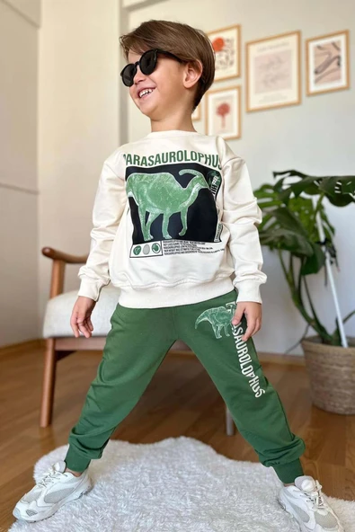 Erkek Çocuk Üzerinde Parasaurolophus Figürlü ve Yazı Baskılı Yeşil Eşofman Takım ürün görseli
