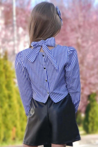 Kız Çocuk Sırtı Düğme Detaylı Çizgili Mavi Bluz Deri Şortlu Takım - Resim 3