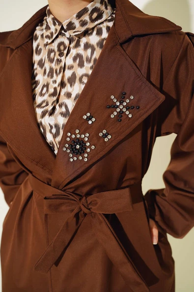 Yaka Taşlı Kuşaklı Trençkot Kahve - Resim 4