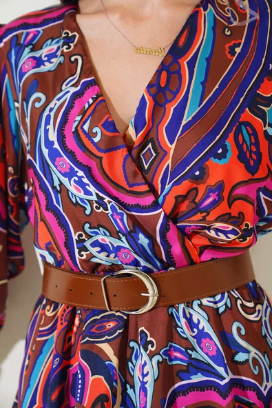 V Yaka Etnik Desen Saten Elbise Kahve - 4