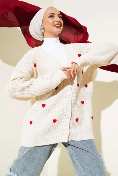 Kalp Nakışlı Triko Hırka Bej ürün görseli 1