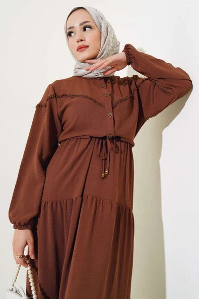 Önü Yarım Düğmeli Kat Kat Elbise Kahve - Resim 2