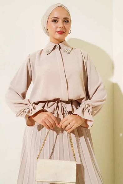 Yaka Taşlı Pileli Etekli İkili Takım Bej - 2