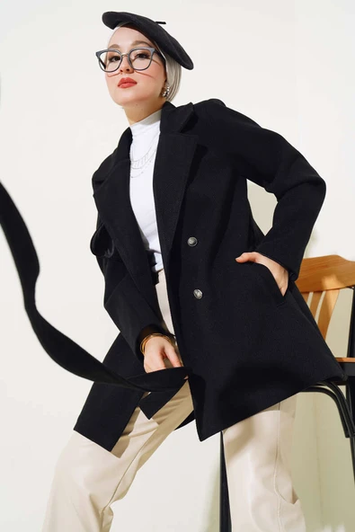 Kruvaze Yaka Kuşaklı Kısa Kaşe Kaban Siyah ürün görseli 1