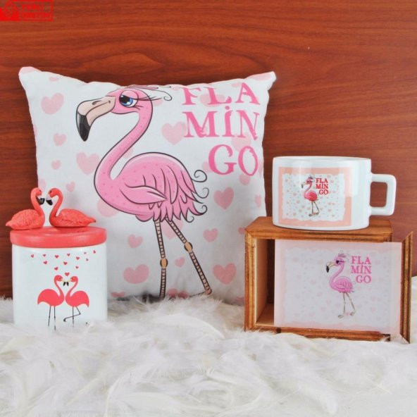 Flamingoların Aşkı Biblolu Kalemlik Flamingo Ahşap Kutulu Kupa Flamingo Puf Yastık Hediye Set