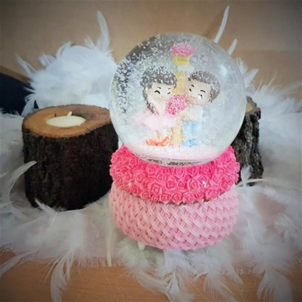 İlk Öpücük B Su Küresi Kurmalı Büyük Boy Kar Küresi - 3