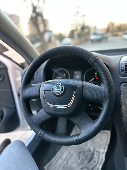 Skoda Octavia Mk2 A5 2005-2012 Araca Özel Dikmeli Direksiyon Kılıfı - Resim 2