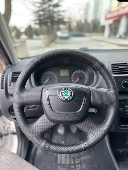 Skoda Octavia Mk2 A5 2005-2012 Araca Özel Dikmeli Direksiyon Kılıfı (Nokta Karbon) ürün görseli