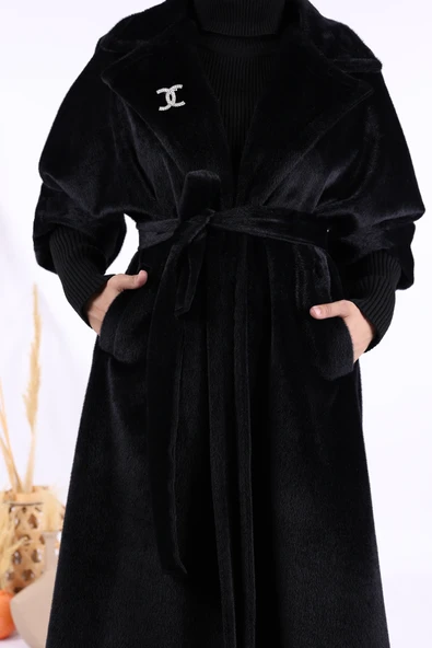 Bel Kuşaklı Yaka Taş Broş Detaylı Uzun Kaban 7923 Siyah - Resim 6