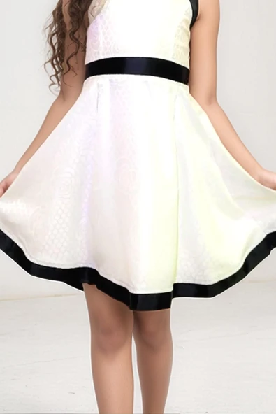 Kız Çocuk Göğsü İnci Boncuk Beli ve Etek Ucu Şerit Detaylı Beyaz Saten Elbise - Resim 5