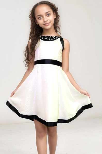 Kız Çocuk Göğsü İnci Boncuk Beli ve Etek Ucu Şerit Detaylı Beyaz Saten Elbise - Resim 2