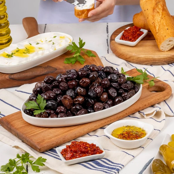 Yöre Gemlik Mega Siyah Zeytin (231-260 KALİBRE) 1000 gr