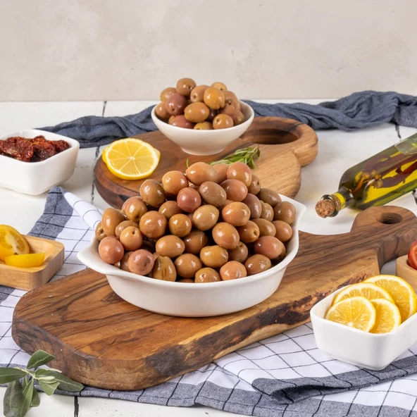 Yöre Edremit Çizik Jumbo Yeşil Zeytin (201-230 Kalibre) 2 kg