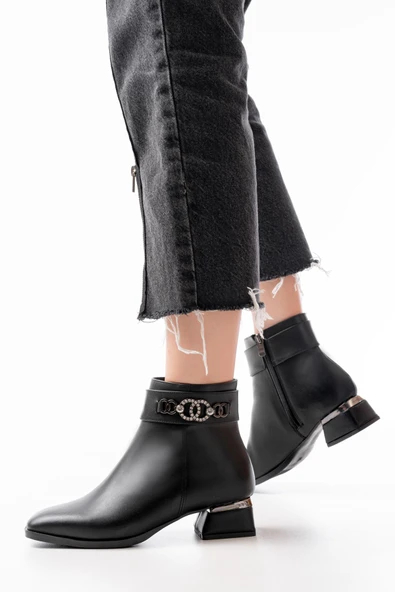 Siyah Toka Aksesuarlı Topuklu Fermuarlı Günlük Kadın Bot ürün görseli