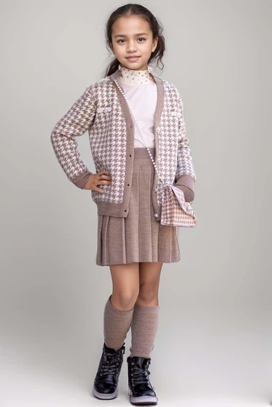 Kız Çocuk Kolları ve Yakası İnci Detaylı Bluz Kazayağı Desenli Triko Ceket Gri Etekli Takım - Resim 5