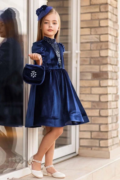 Kız Çocuk Üzeri Çiçek Taş İşlemeli Boğazlı Yaka Lacivert Kadife Abiye ürün görseli