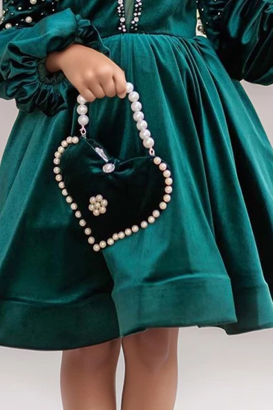 Kız Çocuk Yakadan Göğse ve Omuzları İnci İşlemeli Balon Kollu Yeşil Kadife Abiye - Resim 7