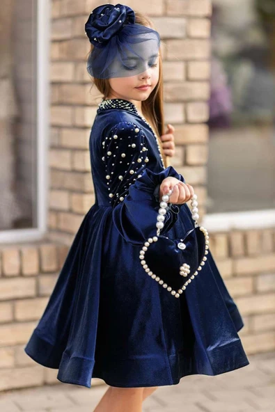 Kız Çocuk Yakadan Göğse ve Omuzları İnci İşlemeli Balon Kollu Lacivert Kadife Abiye - Resim 2