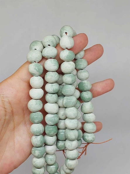 Yeşil Renk Pigmentli Seramik Boncuk Dizi 10-12mm/24cm (54108) ürün görseli