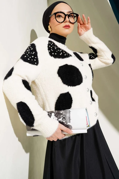 Dalmaçya Desen İncili Kısa Triko Hırka Krem