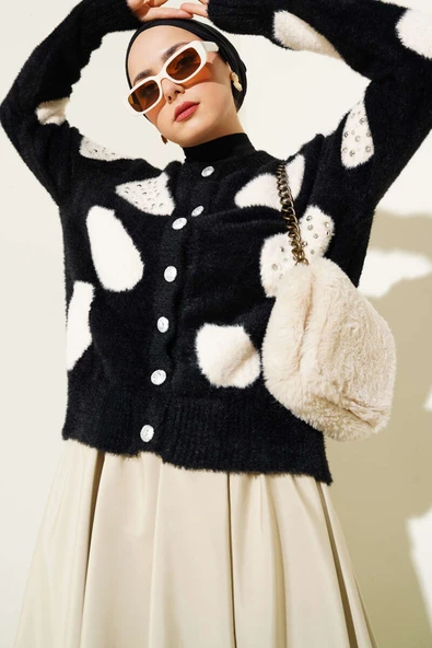 Dalmaçya Desen İncili Kısa Triko Hırka Siyah