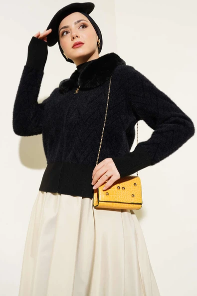 Yakası Kürklü Fermuarlı Kısa Ceket Siyah ürün görseli 1