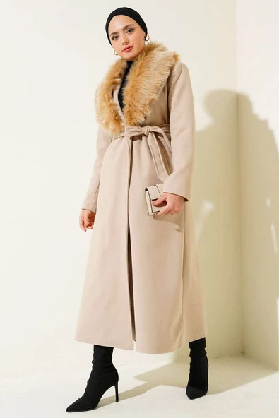 Yaka Kürklü Kuşaklı Uzun Kaban Bej - Resim 2