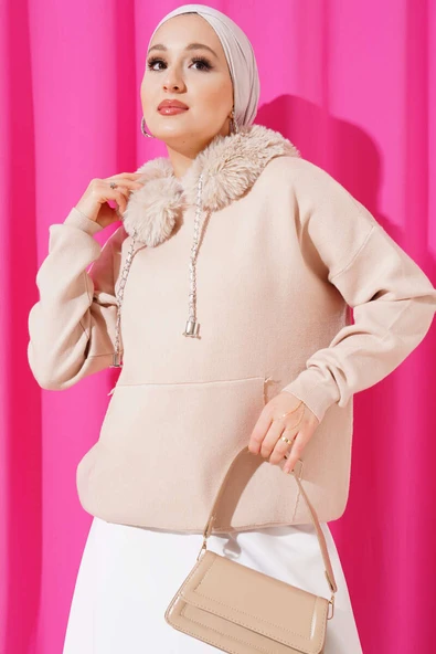 Kapüşonu Kürklü Triko Kazak Büsküvi