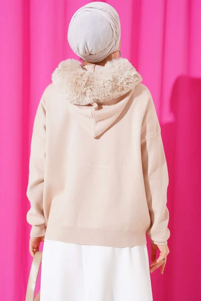 Kapüşonu Kürklü Triko Kazak Büsküvi - 3