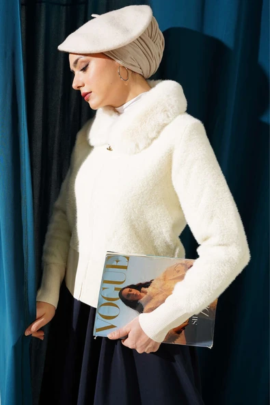 Yakası Kürklü Fermuarlı Kısa Ceket Vanilya ürün görseli 1